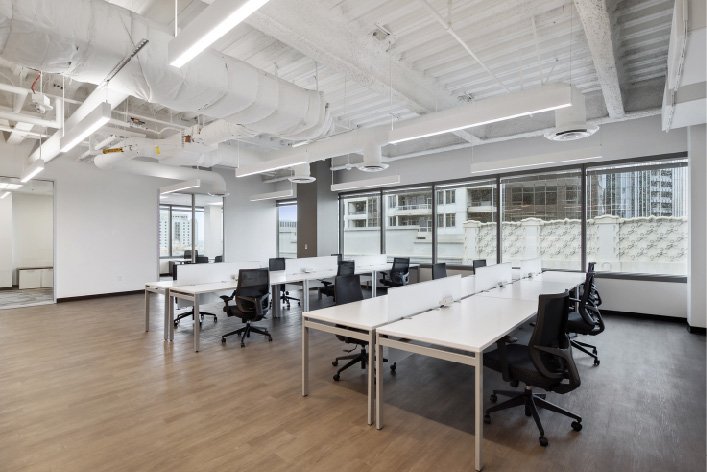 Pod Flexspace huddle area near deck655